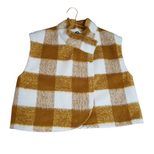 Load image into Gallery viewer, Sleeveless Jacket with collar