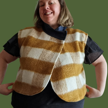 Load image into Gallery viewer, Sleeveless Jacket with collar