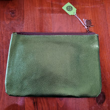 Load image into Gallery viewer, Green turtle clutch