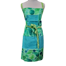 Load image into Gallery viewer, Green printed apron with check patterned pockets