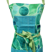 Load image into Gallery viewer, Green printed apron with check patterned pockets
