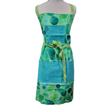 Load image into Gallery viewer, Green printed apron with check patterned pockets
